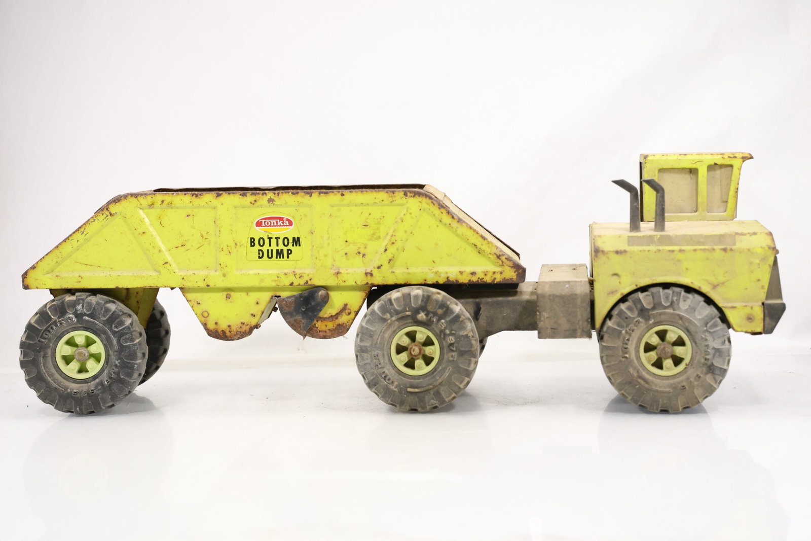Tonka Bottom Dump Pressed Steel Truck (1 of 15)