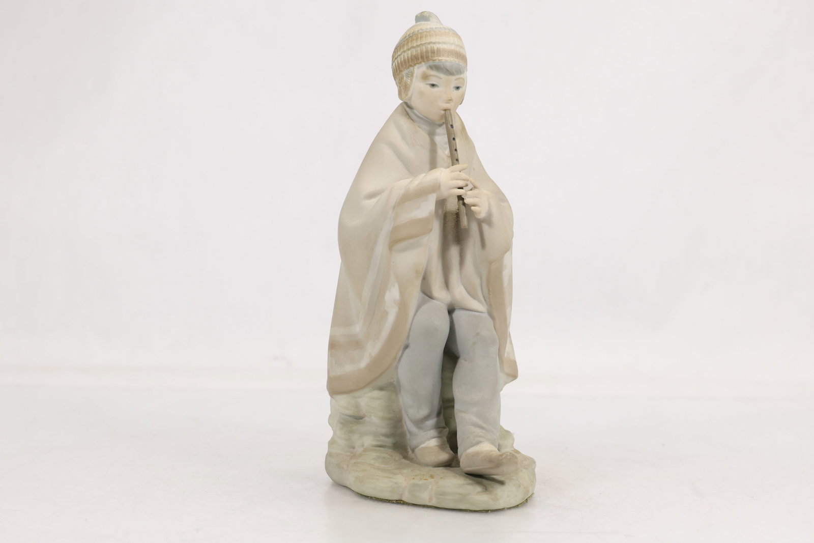 Spanish Porcelain Boy Playing Recorder Figurine (1 of 15)