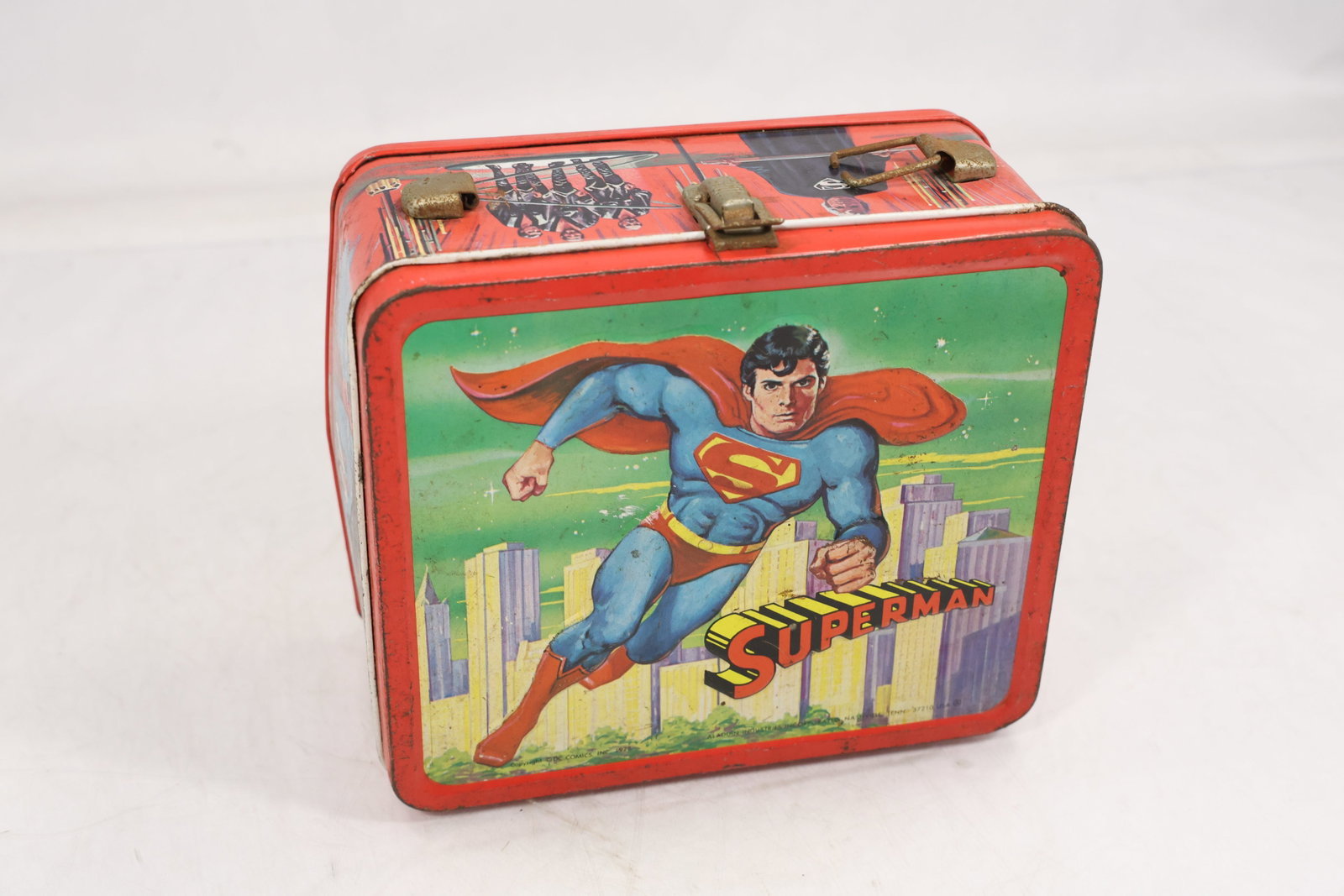 Vintage 1978 Superman Metal Dome Lunch Box Manufactured by Aladdin Industries (1 of 10)