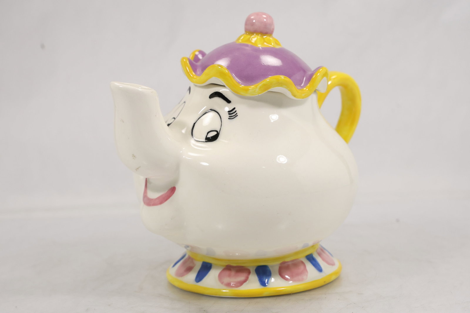 Disney Beauty and the Beast Mrs Potts Teapot Ceramic: Disney Beauty and the Beast Mrs Potts Teapot Ceramic size: 9h 9.5w S:F** Important Auction information:**** All lot descriptions in this auction were generated using artificial intelligence piloting i