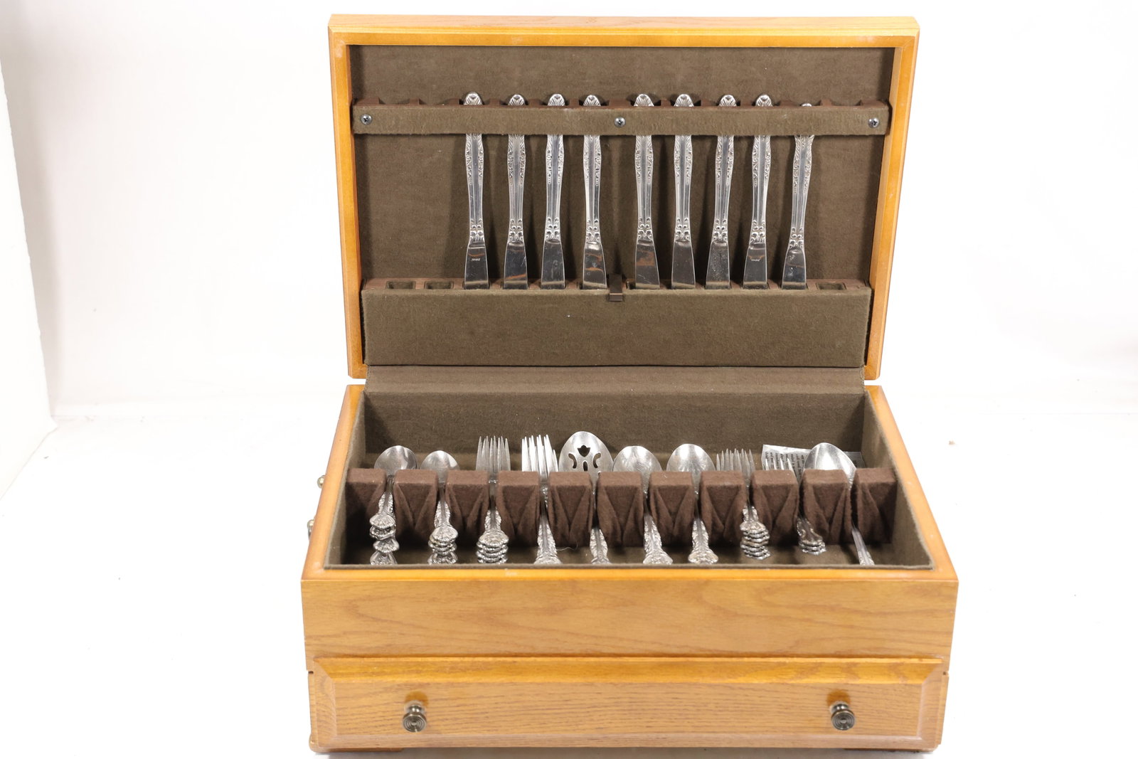 Vintage Japan 54 Piece Floral Flatware Set in Wooden Storage Chest: Silver tone flatware set marked Japan with an engraved floral and foliate handle pattern. The assembled set includes 9 knives 10 forks 16 spoons 9 large spoons and 10 small spoons for a total of 54 pi