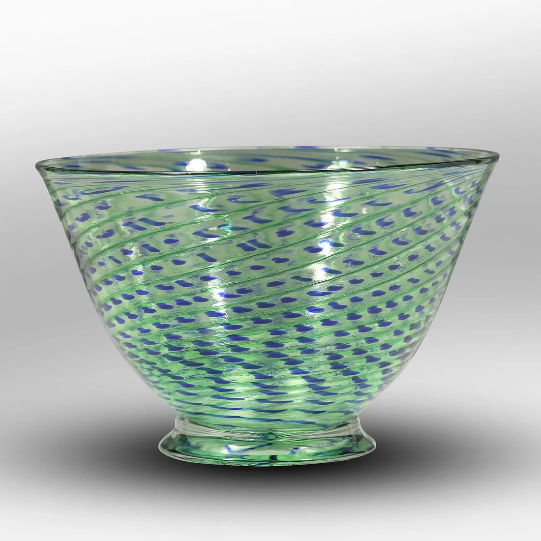 Signed ZELLIQUE STUDIO ART GLASS Pedestal Base Bowl 8 inches diameter, Green with Blue Swirl: Signed ZELLIQUE STUDIO ART GLASS Pedestal Base Bowl 8 inches diameter, Green with Blue Swirl size: 5.25h 8w S:a** Important Auction information:**** All lot descriptions in this auction were generated