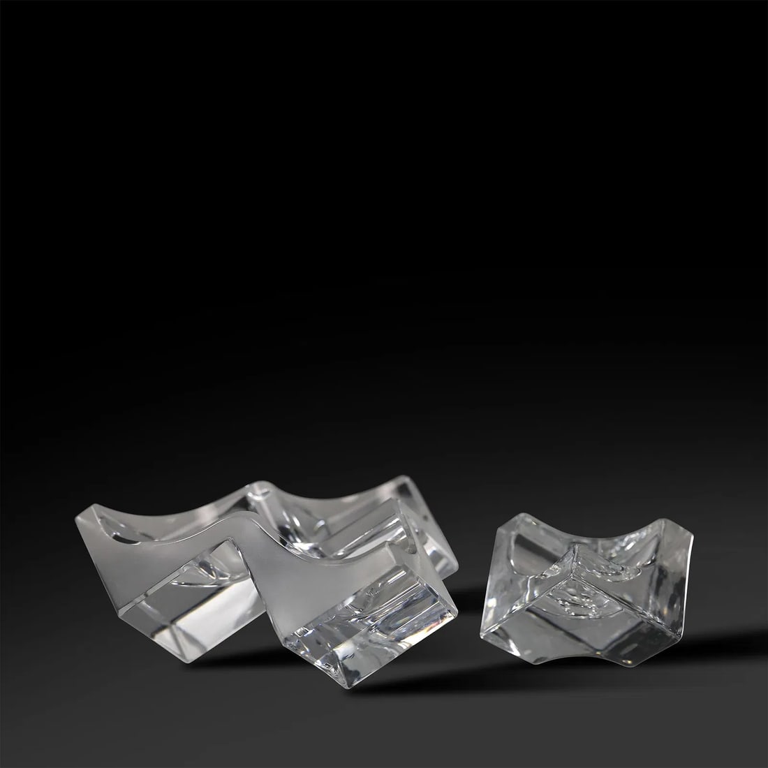 2 Signed DAUM FRANCE Crystal Glass Cube Sculptures 5.5 in. height x 8 in. length: 2 Signed DAUM FRANCE Crystal Glass Cube Sculptures 5.5 in. height x 8 in. length. size: 5.5h 8w S:A** Important Auction information:**** All lot descriptions in this auction were generated using artif