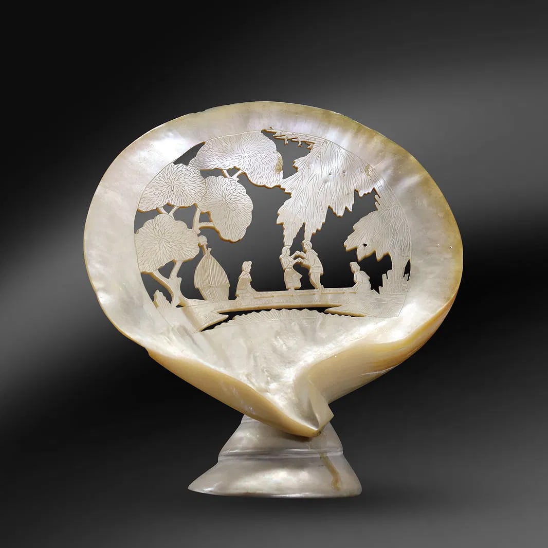 Hand Carved Southeast Asia Philipines Mother of Pearl Clam Shell with Courting Figures, Hut (1 of 14)