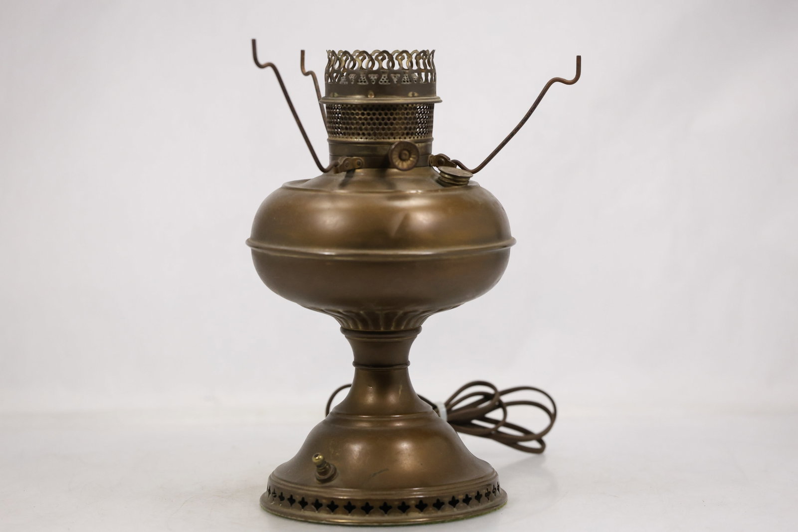 Vintage Brass Tone Electric Oil Lamp Form Light (1 of 15)