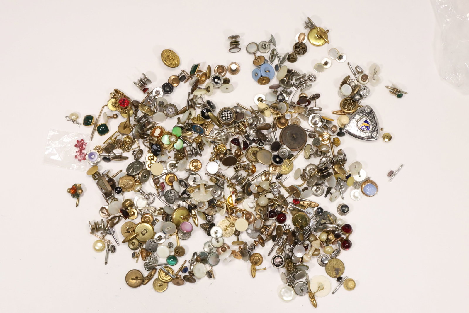Large Estate Collection of Assorted Vintage Buttons (1 of 14)