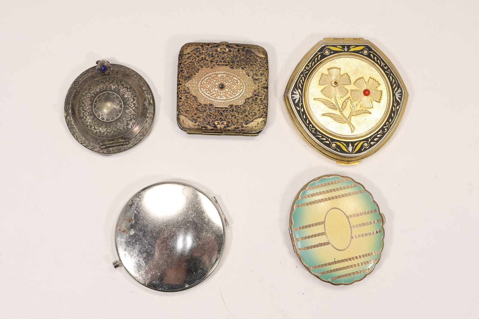 Five Assorted Vintage Powder Compacts (1 of 10)
