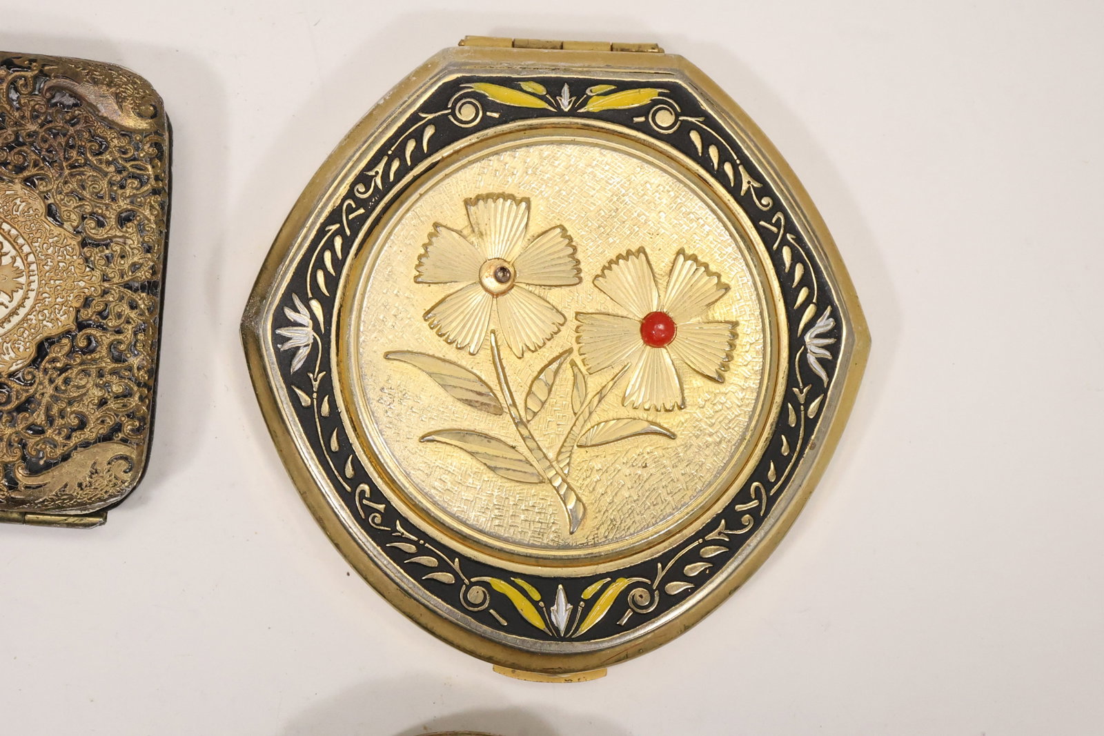 Five Assorted Vintage Powder Compacts - 3