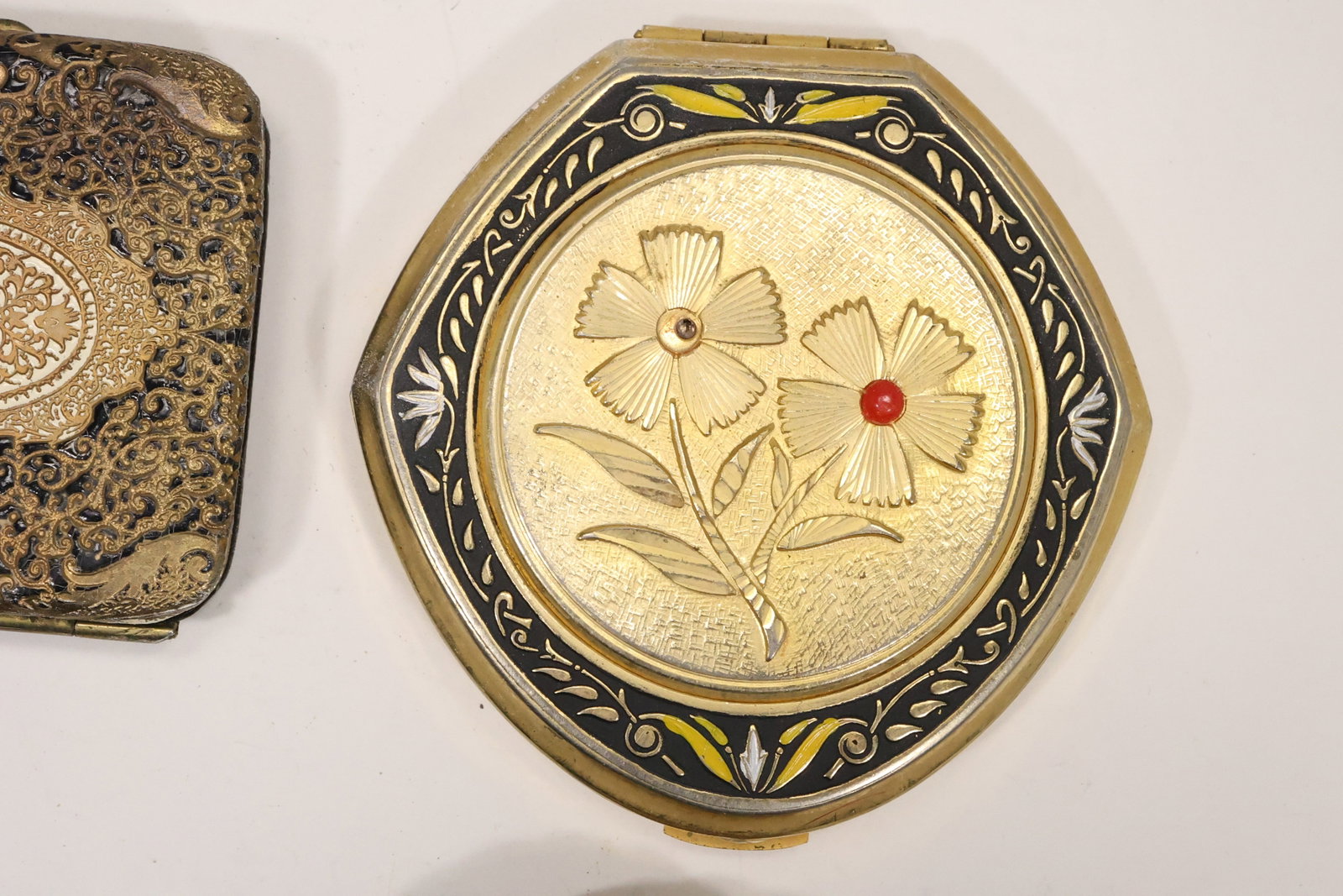 Five Assorted Vintage Powder Compacts - 7