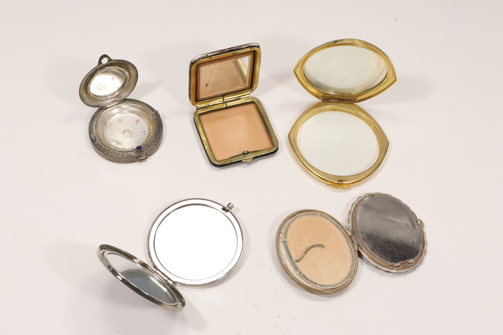 Five Assorted Vintage Powder Compacts - 9