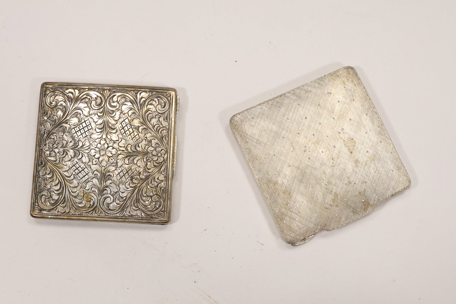 Pair Italian 800 Silver Engraved Powder Compacts (1 of 12)