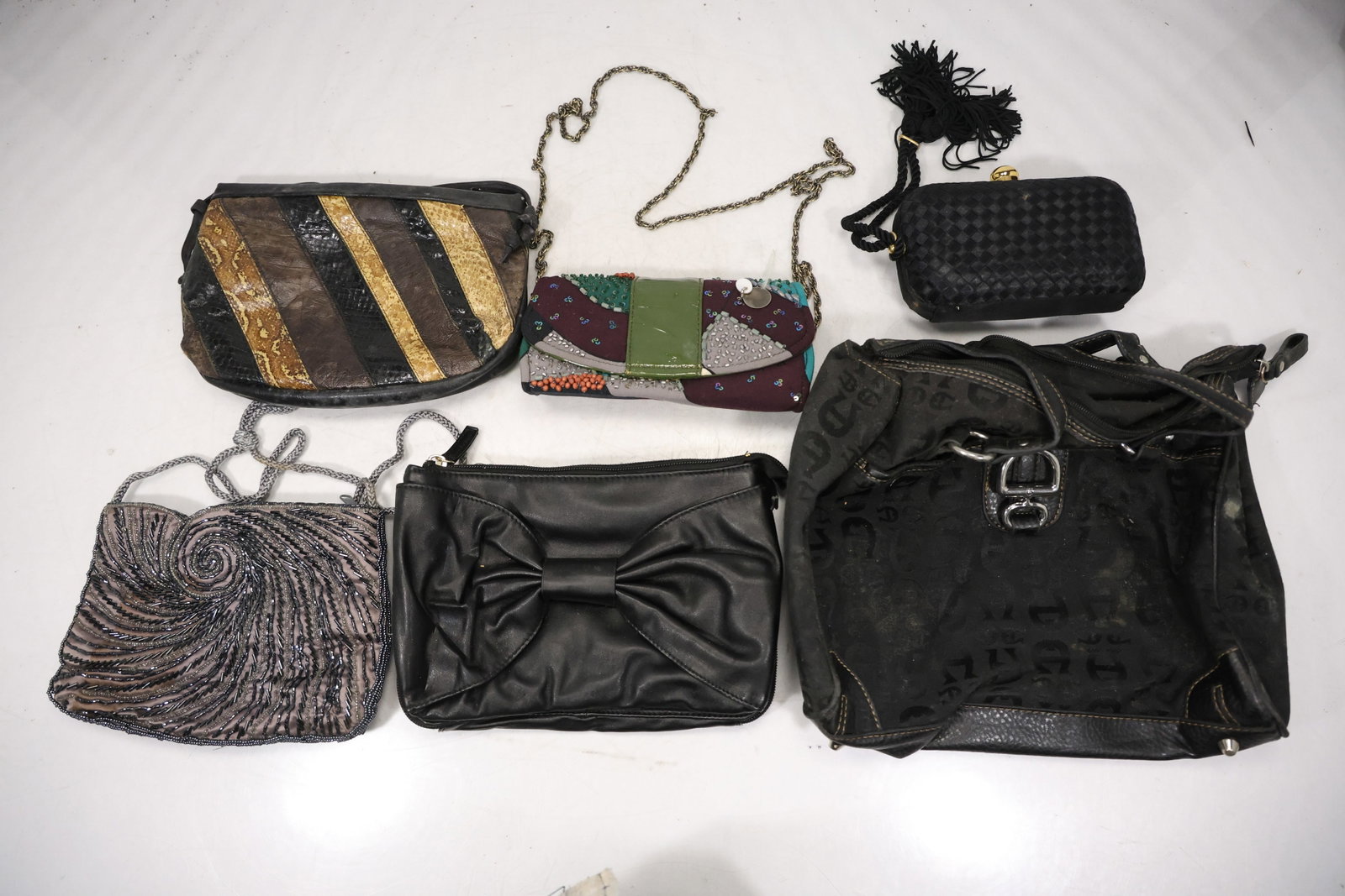 Group of Six Assorted Vintage Handbags and Purses (1 of 19)