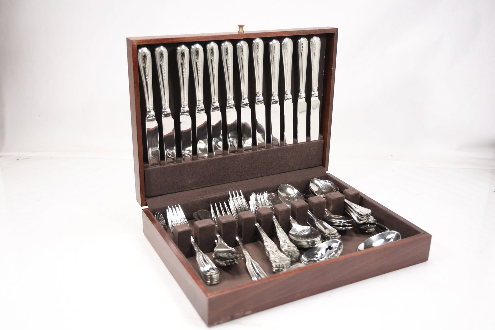 Large Stainless Steel Flatware Service in Wood Canteen (1 of 13)