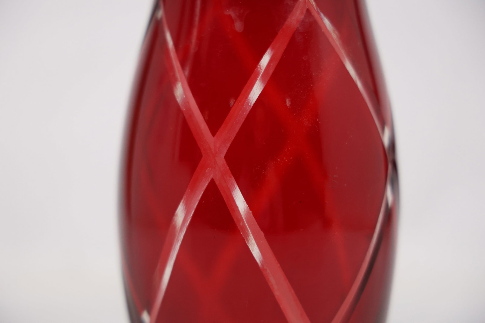 Ruby Red Diamond Pattern Art Glass Vase - 3