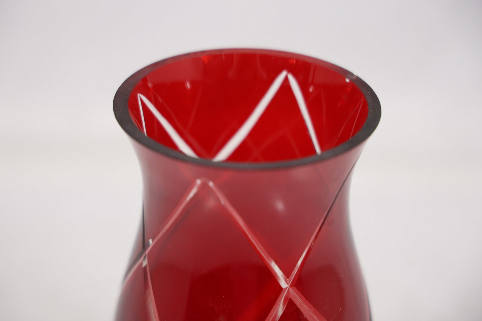 Ruby Red Diamond Pattern Art Glass Vase - 5