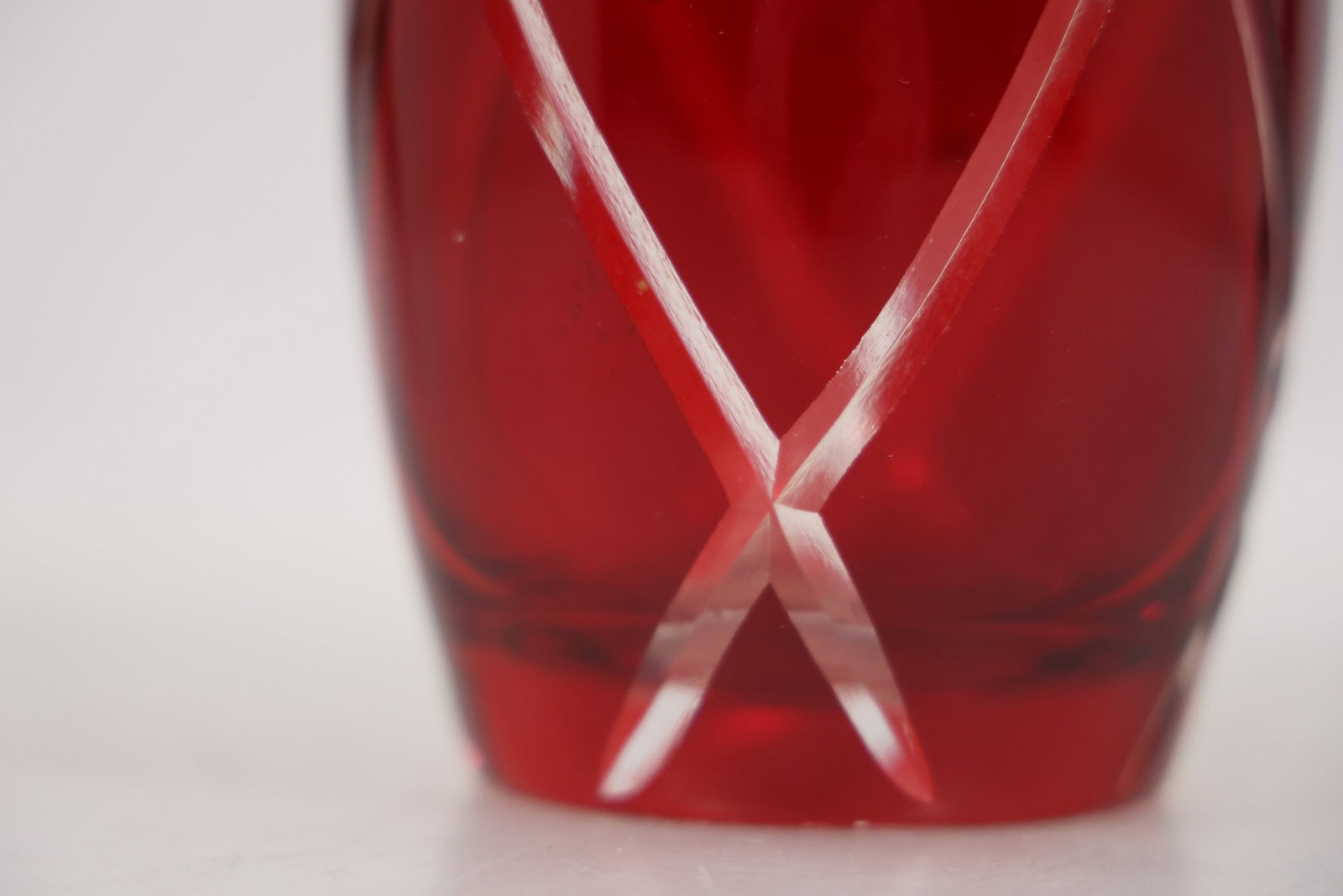Ruby Red Diamond Pattern Art Glass Vase - 6