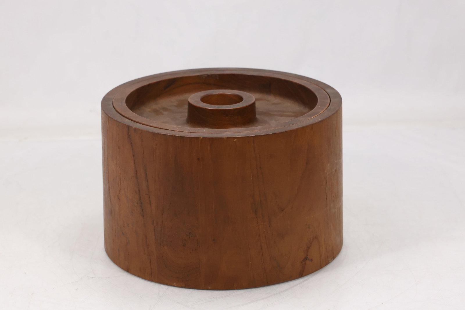 Jens Quistgaard for Dansk Teak Ice Bucket: Cylindrical staved teak lidded ice bucket designed by Jens Quistgaard for Dansk Designs with recessed top and fitted liner form. The underside is stamped Dansk Designs Denmark IHQ. The design relates 