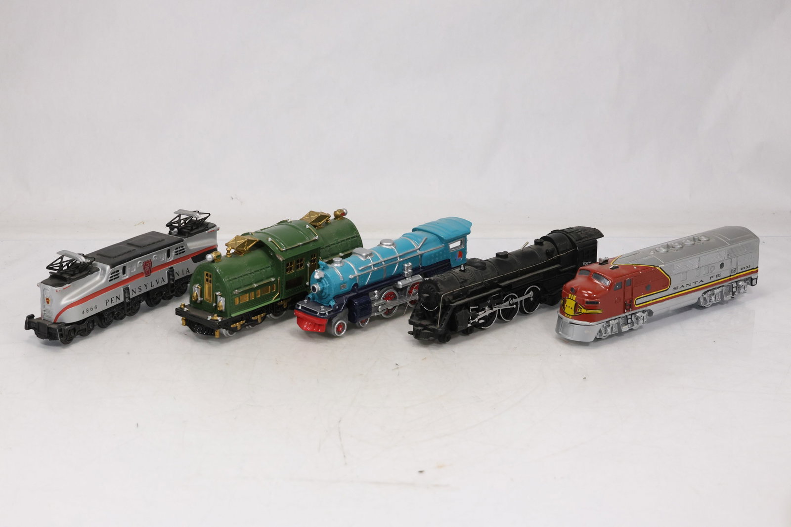 Five Vintage Model Railroad Train Cars (1 of 15)