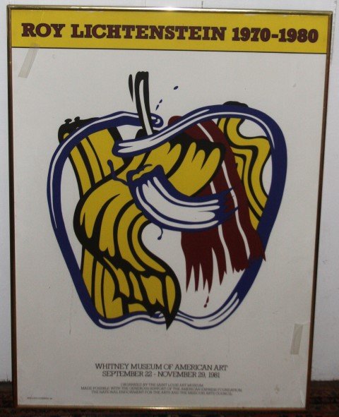 ROY LICHTENSTEIN 1970-1980, WHITNEY MUSEUM "APPLE" 1981: ROY LICHTENSTEIN 1970-1980, WHITNEY MUSEUM OF AMERICA, SEPTEMBER 22 - NOVEMBER 29, 1981 , " APPLE ", c. Roy Lichtenstein 1981 . Very Good original condition, original frame, there are 2 cracks in the