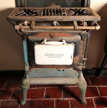 Antique 1920 S 3 Burner Detroit Jewel Gas Stove May 13 2016 Vanleuven Thomas Auctions And Estates In Mi