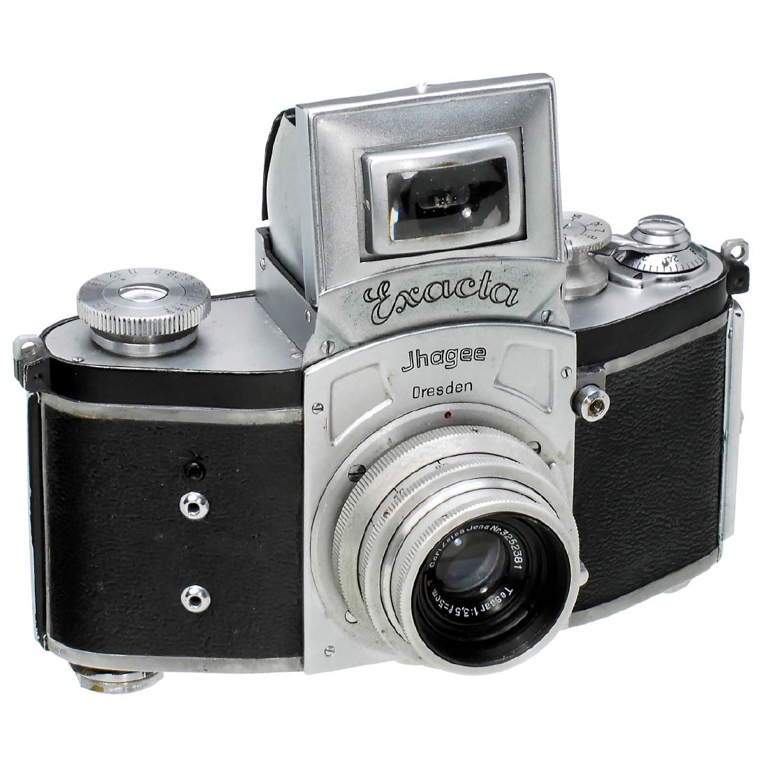 Kine Exacta (Post-War), c. 1947: Kine Exacta (Post-War), c. 1947 Ihagee, Dresden. No. 647667, version 2, Tessar 3,5/5 cm, no. 3252381, shutter stuck, leather embossed on underside: "Made in Germany". Kine Exacta (Nachkriegsversion)