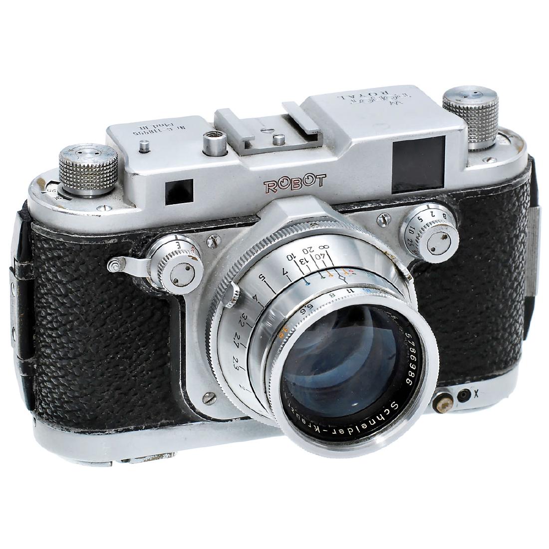 Robot Royal Mod. III, 1956: Robot Royal Mod. III, 1956 Berning, Düsseldorf. Mod. III (24 x 24 mm), no. G118995, 2nd version (red "Robot" on front), rotating shutter, with Tele-Xenar 3,8/75 mm lens, spring-drive. Robot Royal Mod