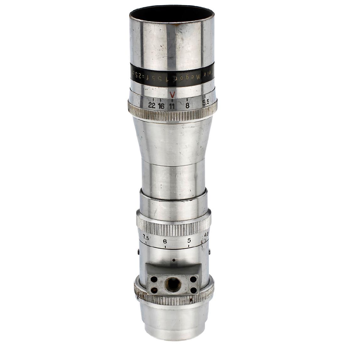 Tele Megor 5,5/25 cm for Leica Screw-Mount: Tele Megor 5,5/25 cm for Leica Screw-Mount Meyer, Görlitz. No. 992799, chrome, version with engraving: "Ohne Kupplung", in good mechanical condition, with lens hood. Tele Megor 5,5/25 cm für Leica-S