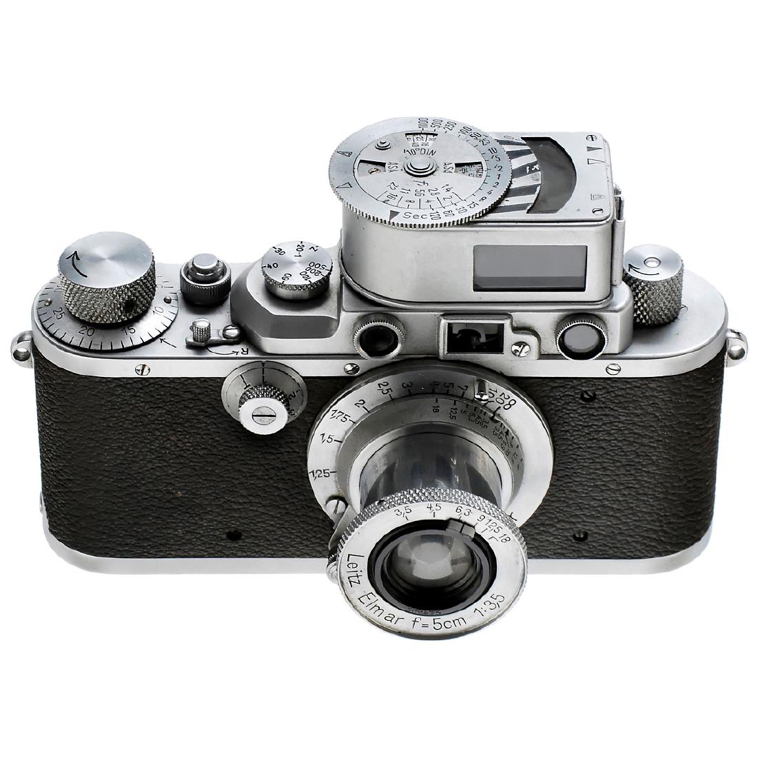 Leica III (F) with Elmar, 1937: Leica III (F) with Elmar, 1937 Leitz, Wetzlar. No. 223297, chrome. With Elmar 3,5/5 cm, no. 309475, shutter working well, minor dent on top-plate, everything else in good condition. – In addition: M