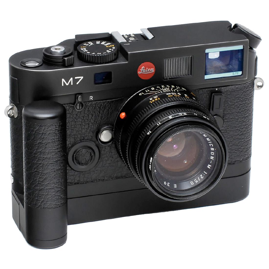 Leica M7 with Summicron-M 2/50: Leica M7 with Summicron-M 2/50 Leica, Solms. Leica M7 0.72, no. 2852093, with "Leica Motor M". Summicron-M 2/50 mm, no. 3791642, with German instruction manual. – Excellent condition. Leica M7 mit