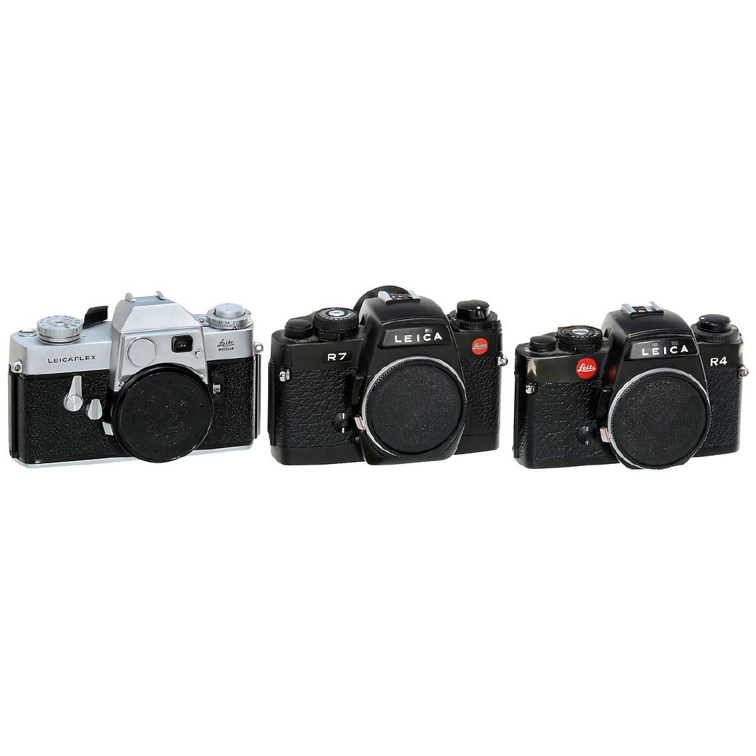 Leicaflex, Leica R4 and R7: Leicaflex, Leica R4 and R7 Leitz, Wetzlar. 1) Leicaflex, no. 1127238, chrome. Body cap. (2–3/2) – 2) Leica R4, no. 1555383. (3-/3) – And: 3) Leica R7, no. 1938867, black, eye cup. (2/2) Leicaf