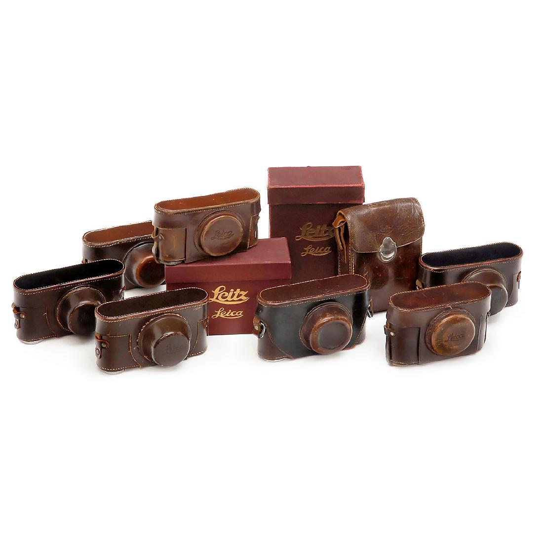 Lot of Leica Cases: Lot of Leica Cases Leitz, Wetzlar. 4 cases for screw-mount cameras to IIIb, 1 Leica I case and 1 x ETRIN, 1 x for Leica IIIg. – In addition: 2 early Leitz boxes for Leica I and Standard (with case).