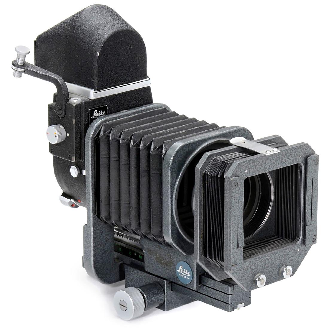 Visoflex III Outfit, 1963: Visoflex III Outfit, 1963 Leitz, Wetzlar. 1) Visoflex III, M-bayonet. – 2) 4x magnifier 16499. – 3) Bellows II. – And: 4) Bellows II lens shade. Visoflex III Ausrüstung, 1963 Leitz, Wetzlar. 1)