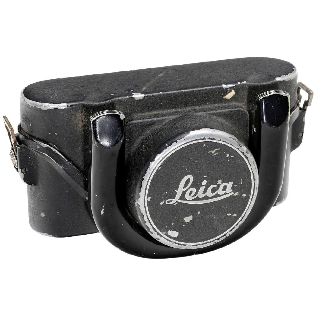 Leica Metal Everready Case, 1954: Leica Metal Everready Case, 1954 Leitz, Wetzlar. Water-resistant metal case MBROO for f-series Leicas with 5-cm lens. Strap present, camera screw missing. Heavy signs of use. Extremely rare MBROO hard