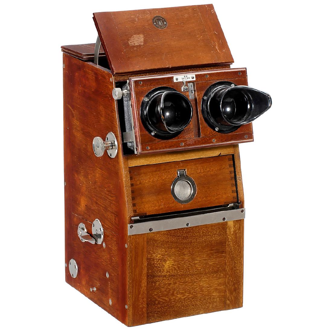 Ernemann Stereoscope (Magazin-Stereobetrachter), 45 x: Ernemann Stereoscope (Magazin-Stereobetrachter), 45 x 107, 1913 Ernemann, Dresden. Magazine for 20 slides, size 45 x 107 mm, polished wood with chromed fittings, focusing via rack and pinion, oculars 