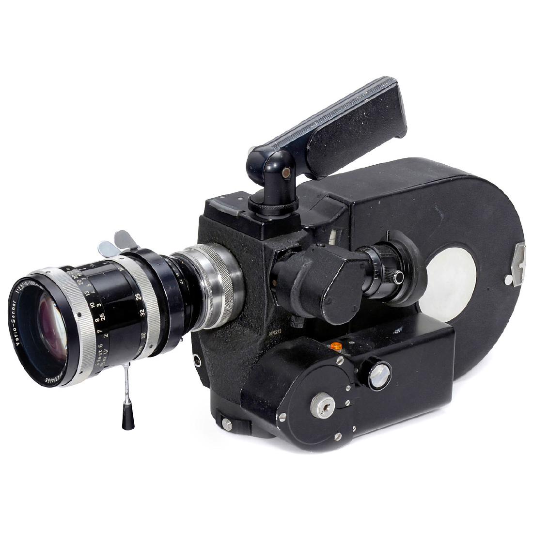 Eclair ACL 16 mm, c. 1975: Eclair ACL 16 mm, c. 1975 Eclair, Paris. Low-noise 16mm reflex camera for hand and tripod operations, lens: Zeiss Vario-Sonnar 1:2,8/ 10–100 mm. – Accessories: 2 cassettes for 60 m film, 3 casset