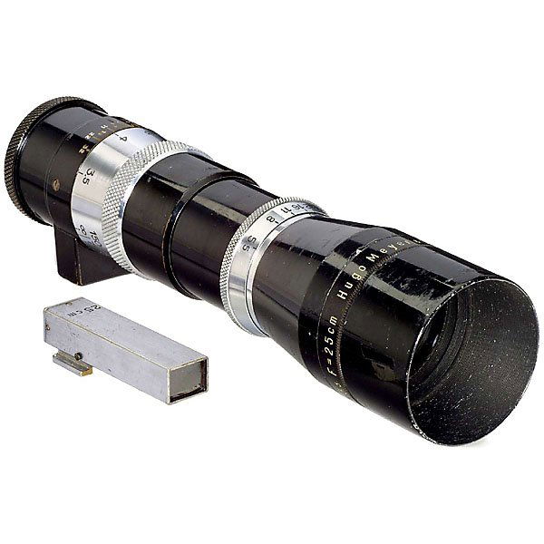 Tele-Megor 5,5/25 cm with Viewfinder, 1934: Tele-Megor 5,5/25 cm with Viewfinder, 1934 Hugo Meyer & Co., Görlitz, no. 672285. Feet scale. The longest German tele lens with range finder coupling. For Leica! With viewfinder 25 cm which is at lea