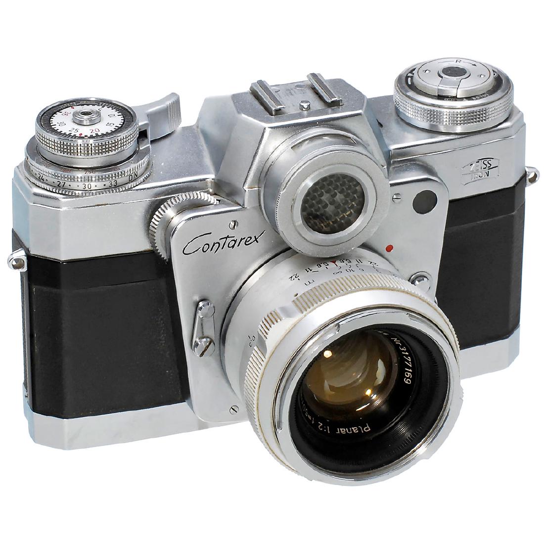 Contarex Bull's-Eye, 1964: Contarex Bull's-Eye, 1964 Zeiss Ikon, Stuttgart. Second version, no. Y8431. (3-/3-) - In addition: Planar 2/50 mm, no. 3177169, focusing stuck, coating tarnished. (3-/5) Contarex Bull's-Eye, 1964 Z