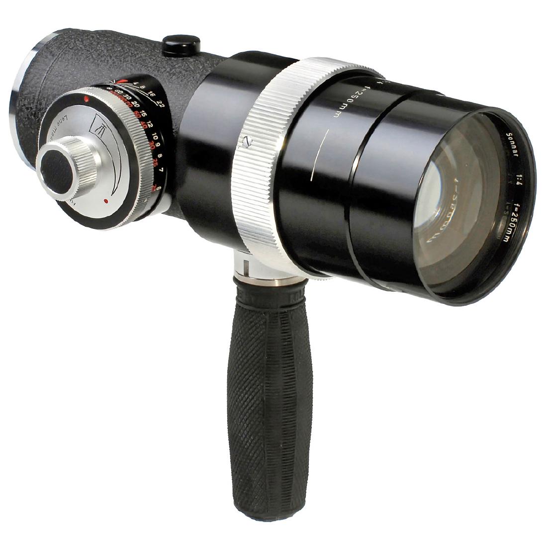 Olympia-Sonnar 4/250 mm for Contarex, 1963: Olympia-Sonnar 4/250 mm for Contarex, 1963 Carl Zeiss, Oberkochen. No. 4842529. New version from 1963 (= Olympia-Sonnar), in visually and technically very good condition. Complete with case, grip, 2 c