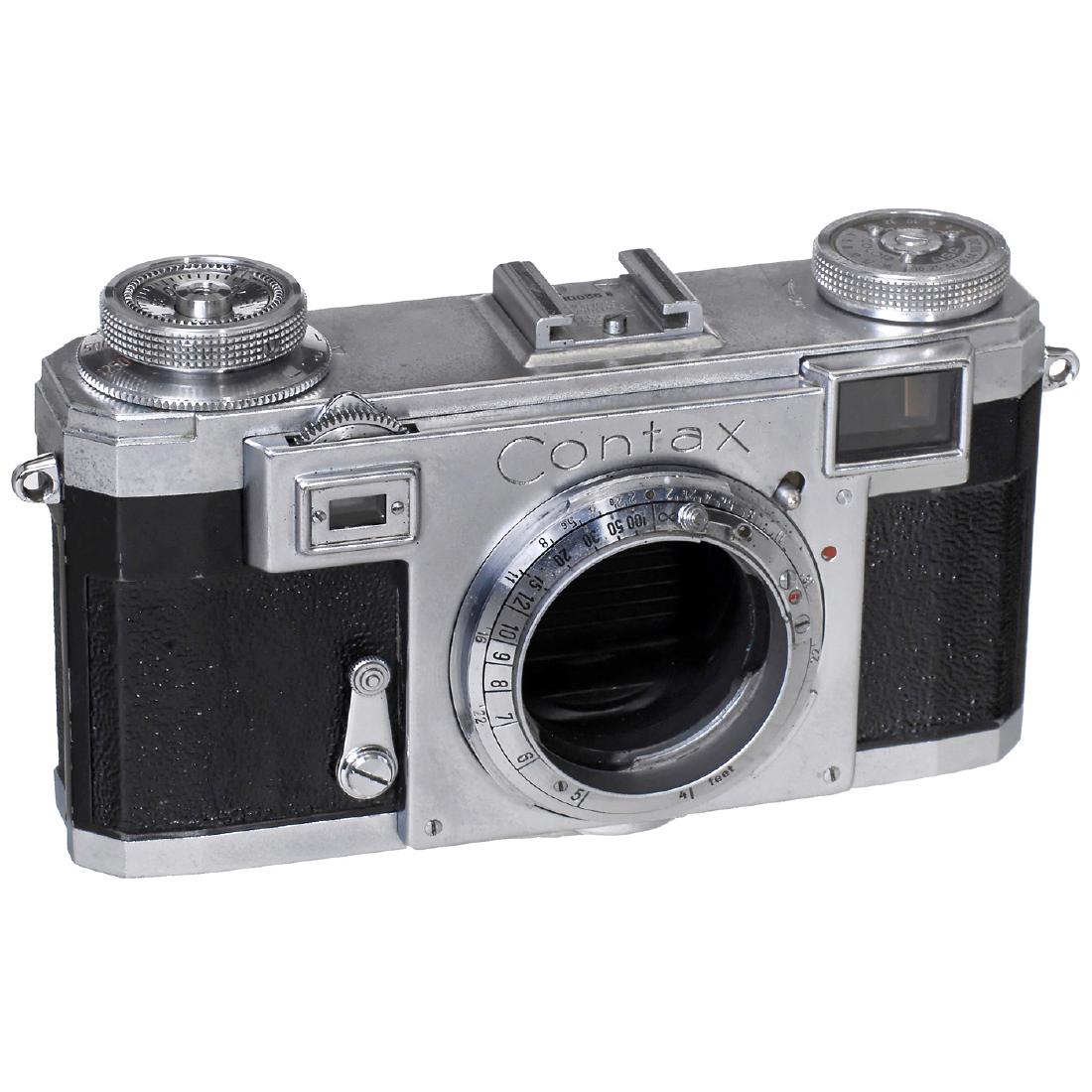 Contax IIa Body (No. 92000), 1954: Contax IIa Body (No. 92000), 1954 Zeiss Ikon, Stuttgart. Body no. B 92000. Contax IIa Gehäuse (Nr. 92000), 1954 Zeiss Ikon, Stuttgart. Gehäuse-Nr. B 92000. Start Price: EUR 80