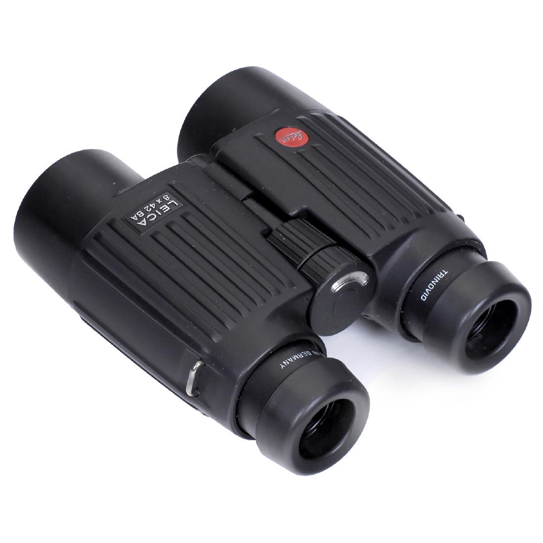 Leica Trinovid 8 x 42 BA: Leica Trinovid 8 x 42 BA Leica Camera, Solms. Classic binoculars from Leica, linear field of view: 130°/1.000 m, weight 890 g, with chain and soft case. - Mint condition! Leica Trinovid 8 x 42 BA