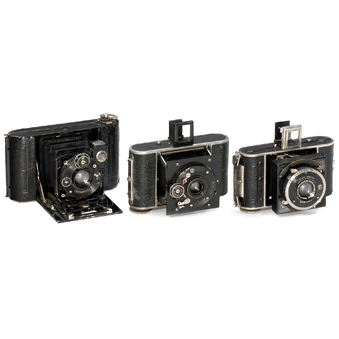 3 Rollfilm Cameras: 3 Rollfilm Cameras 1) Balda-Werk, Dresden. Piccochic 3 x 4 cm, 1931, helical focusing, Xenar 3,5/5 cm in Compur. (3-/3) - 2) Franz Kochmann, Dresden. Korelle 3 x 4 (folding-strut model), c. 1931, Vida