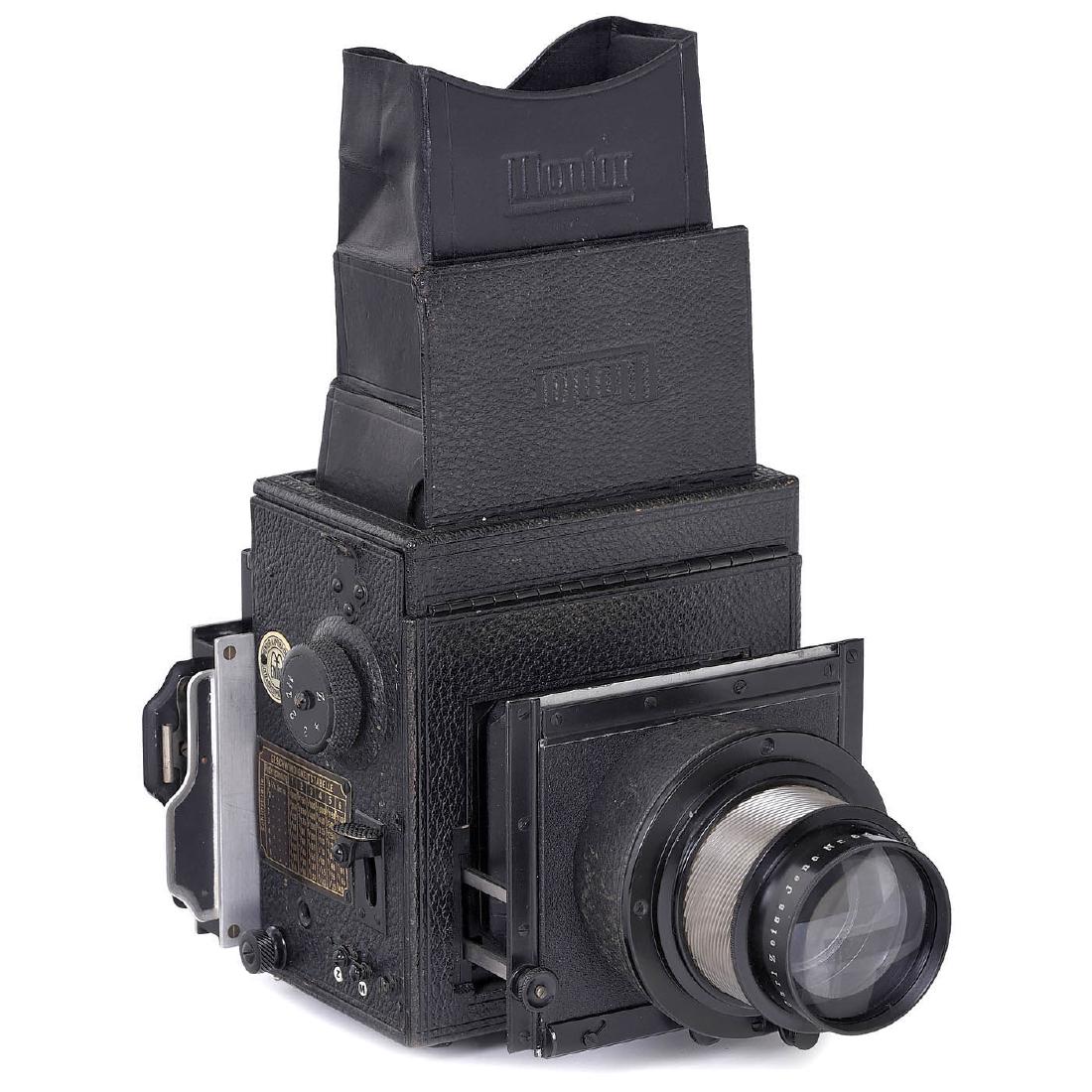 Mentor Reflex (Horizontal), c. 1924: Mentor Reflex (Horizontal), c. 1924 Mentor-Kamera-Fabrik Goltz & Breutmann, Berlin & Dresden. SLR camera for plates (6,5 x 9 cm) and rollfilm (6 x 9 cm). Fast Zeiss lens 2,7/12 cm (no. 644591) mounted