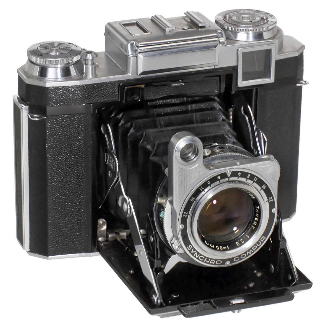 Super Ikonta 533/16 (Opton-Tessar), c. 1952: Super Ikonta 533/16 (Opton-Tessar), c. 1952 Zeiss Ikon, Stuttgart. Post-war version of model 533/16, size 6 x 6 cm, body no. A 41575, with Opton-Tessar 2,8/80 mm T no. 1120786, Synchro-Compur, coupled