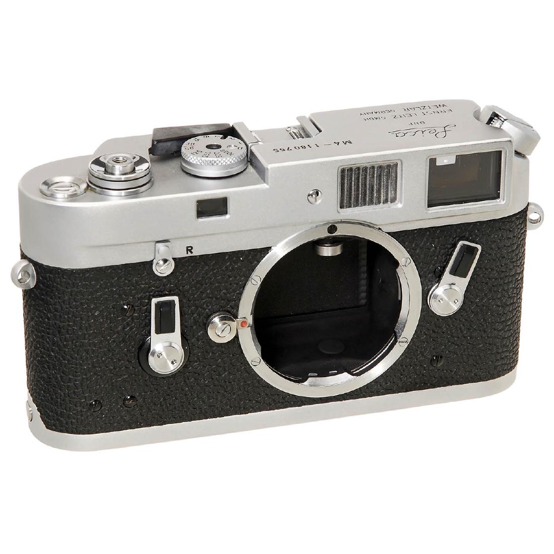Leica M4 Body, 1967: Leica M4 Body, 1967 Leitz, Wetzlar. No. M4-1180755, chrome, shutter speeds working unevenly. With leather case and body cap. Leica M4 Gehäuse, 1967 Leitz, Wetzlar. Nr. M4-1180755, Chrom, Verschlußze