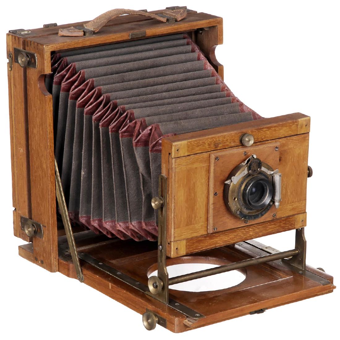 Folding-Bed Camera 13 x 18 cm, c. 1900: Folding-Bed Camera 13 x 18 cm, c. 1900 Unmarked, plate size 5 x 7 in. (13 x 18 cm), polished walnut body with brass fittings, green bellows with dark-red corners, focusing screen back. Lens by Eastman
