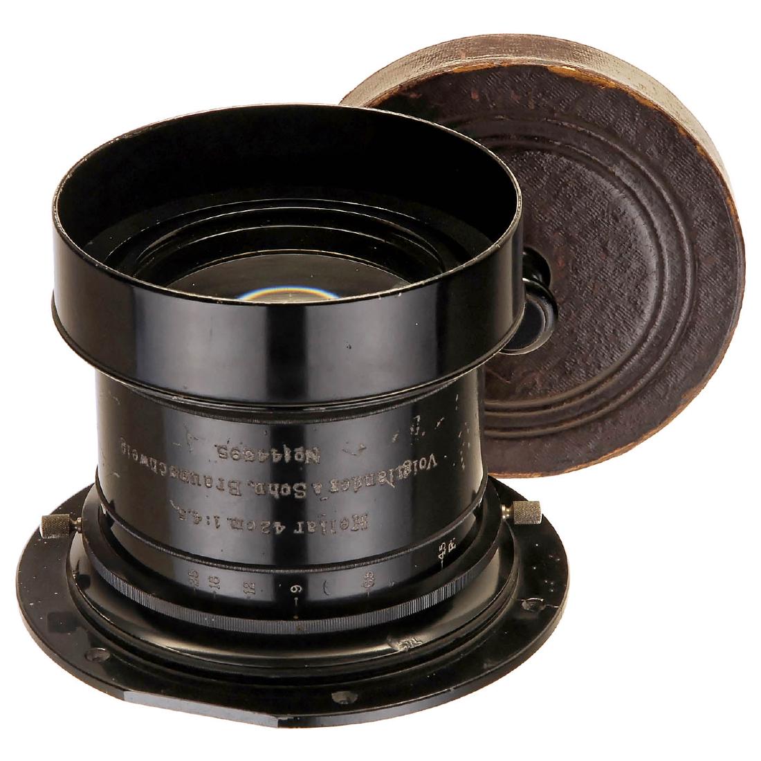 Voigtländer Heliar 4,5/42 cm, 1919: Voigtländer Heliar 4,5/42 cm, 1919 Voigtländer, Braunschweig. No. 144395, iris stop 4,5-25, height 5 ½ in., with connecting ring and lens cap. - Classic lens! Voigtländer Heliar 4,5/42 cm, 1919 Vo