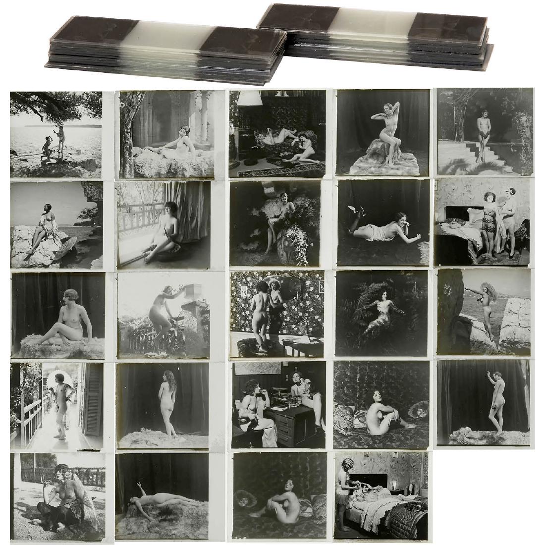 24 Nude Stereo Glass Slides, c. 1900-1910: 24 Nude Stereo Glass Slides, c. 1900-1910 Size 2,9 x 9,6 cm (1 1/7 x 3 ¾ in.), black-and-white slides. French professional photographs. - First class quality. Very rare size! 24 Akt-Stereo-Diapositiv