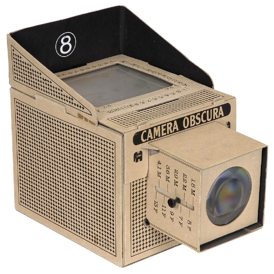 "Jumbo" Camera Obscura, c. 1980: "Jumbo" Camera Obscura, c. 1980 Jumbo Spiele GmbH, Haan. Card body, size 12 ½ x 7 10 in., focusing lens and screen (4 1/3 x 5 in.). Camera Obscura "Jumbo", um 1980 Jumbo Spiele GmbH, Haan. Komplett a