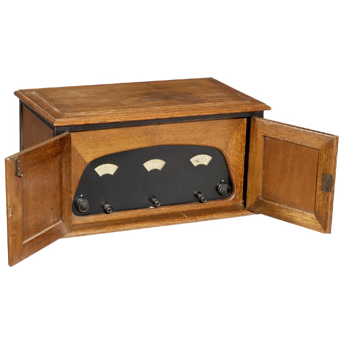 NSF Model 5 Radio Receiver, 1927: NSF Model 5 Radio Receiver, 1927 Nederlandsche Seintoestellen Fabriek, Hilversum. No. 779, 5 tubes, battery-powered, for external loudspeaker, oak case with 2 doors. Radioempfänger NSF Modell 5, 1927