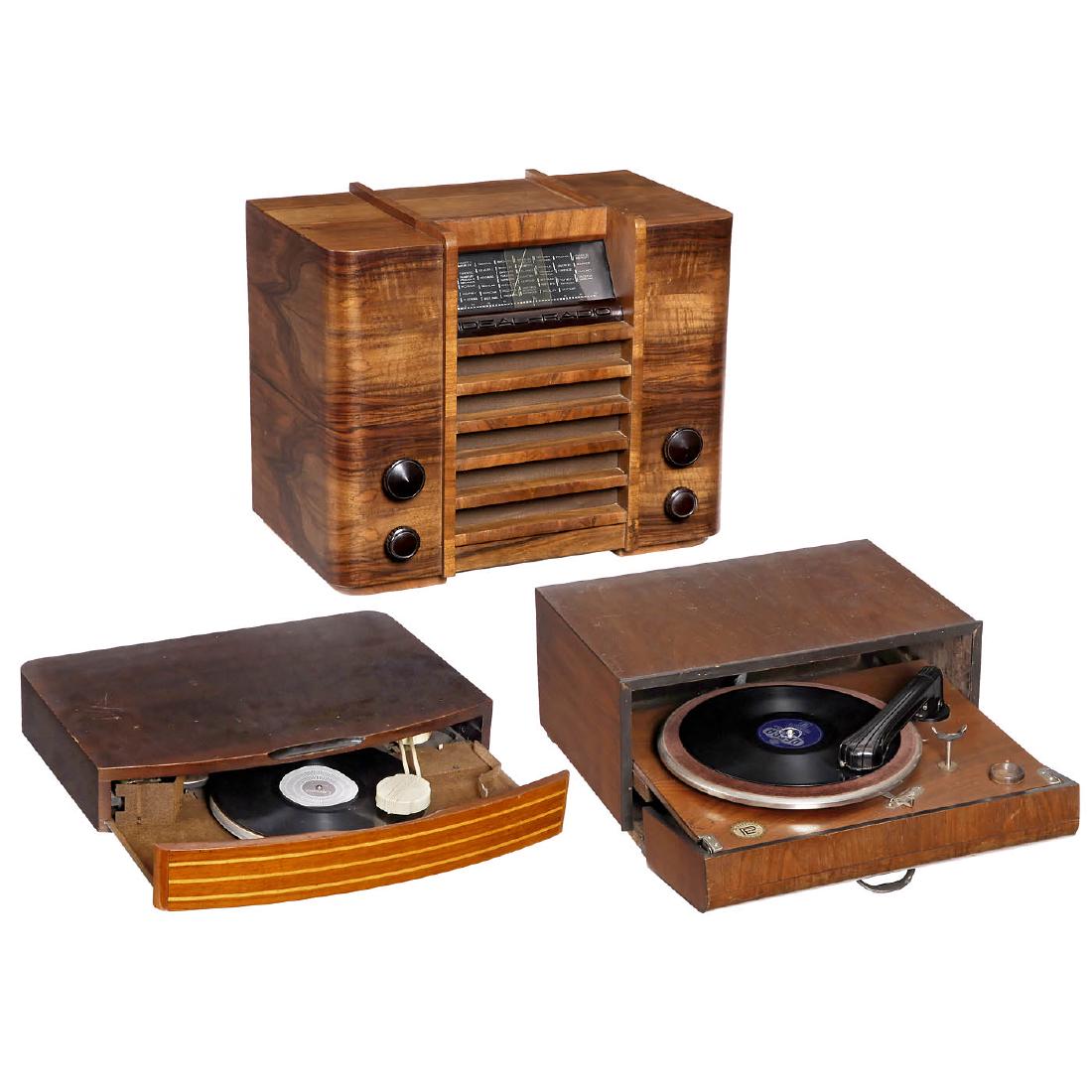 Radio and 2 Record-Players: Radio and 2 Record-Players 1) Ideal-Radio JR 31, Blaupunkt Czechoslovakia, 4 tubes, 3 wave ranges, AC power supply, 1935. - 2) Philips HX 391 A, Netherlands, for 78 rpm discs. - And: 3) Perpetuum Ebne